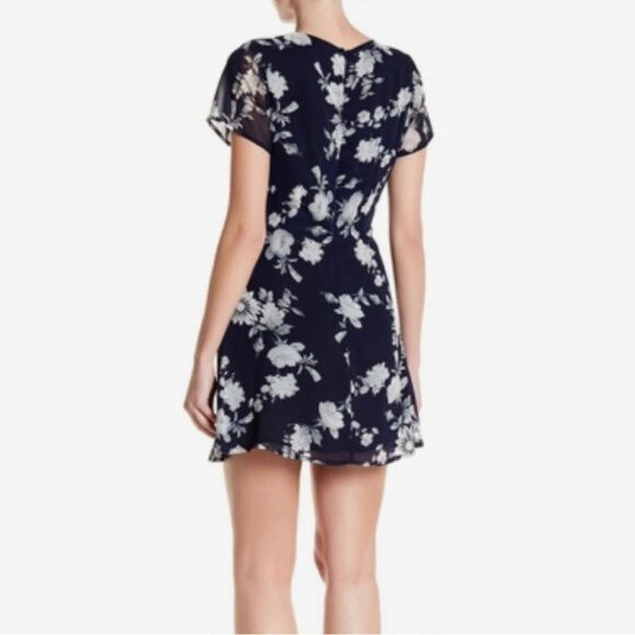 Nordstrom Lucca Couture deep lace up Vneck navy floral dress size medium - Picture 5 of 10